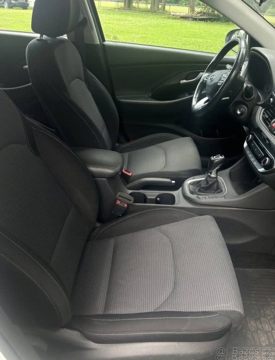 Hyundai i30 1.6 CRDi - 9