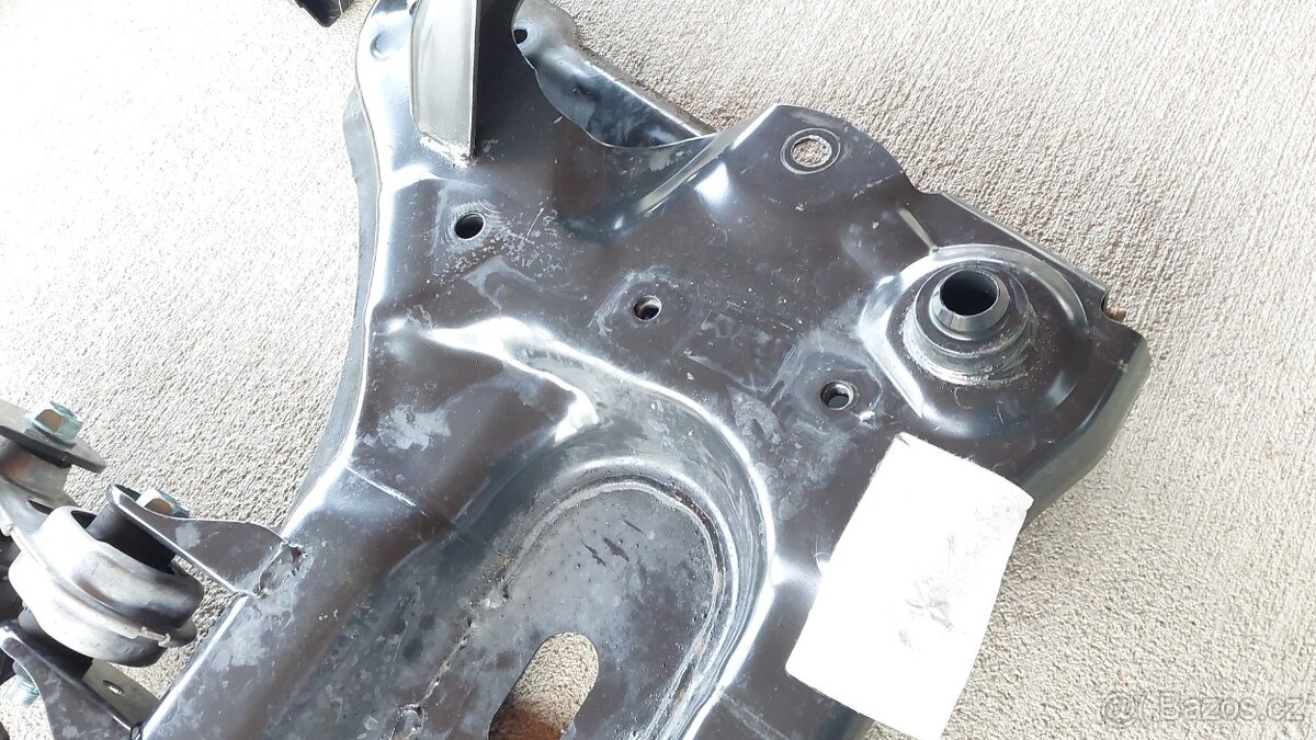 Nissan Qashqai J11: Nápravnice přední - 9