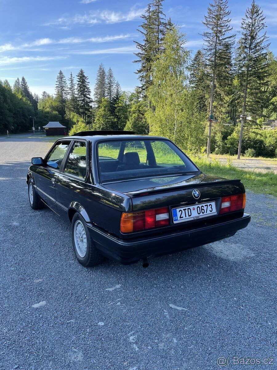 BMW E30 318is - 9
