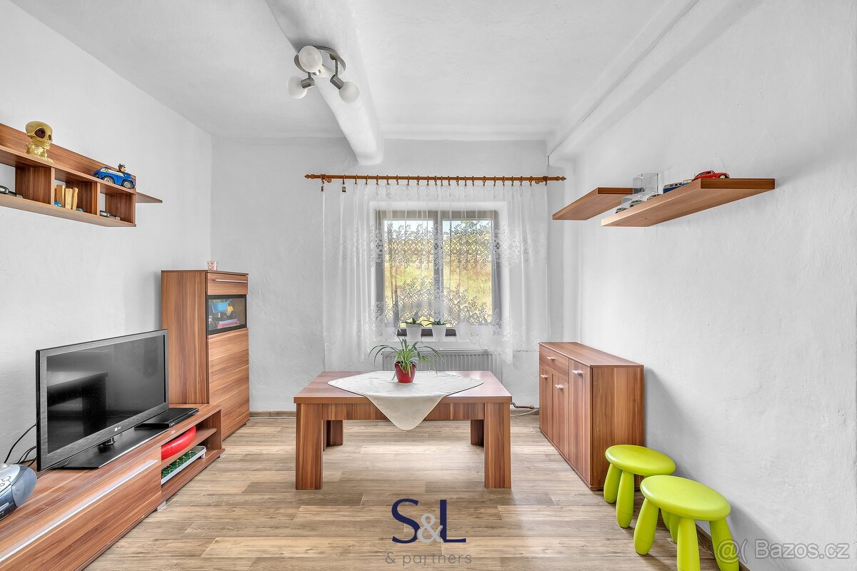 Prodej rodinného domu, 350 m² - Velenice, ev.č. 01011 - 9