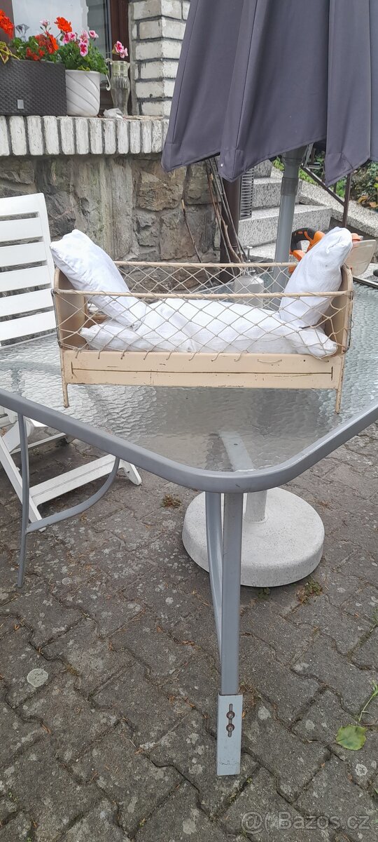 Starožitna plechová postýlka pro panenky - 9