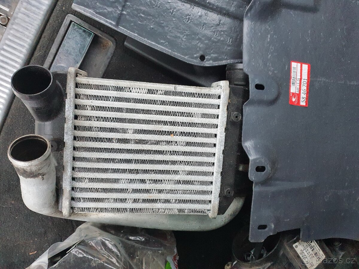 VW Touareg 3,0TDi R Line ,176Kw od 2007 na Díly - 9