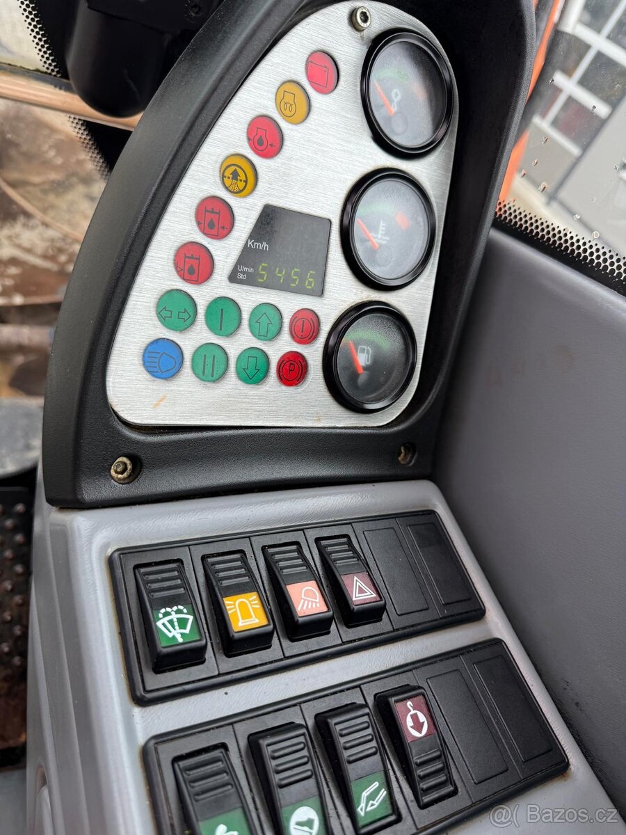 Kolový otočný bagr TEREX TW 110 - 9