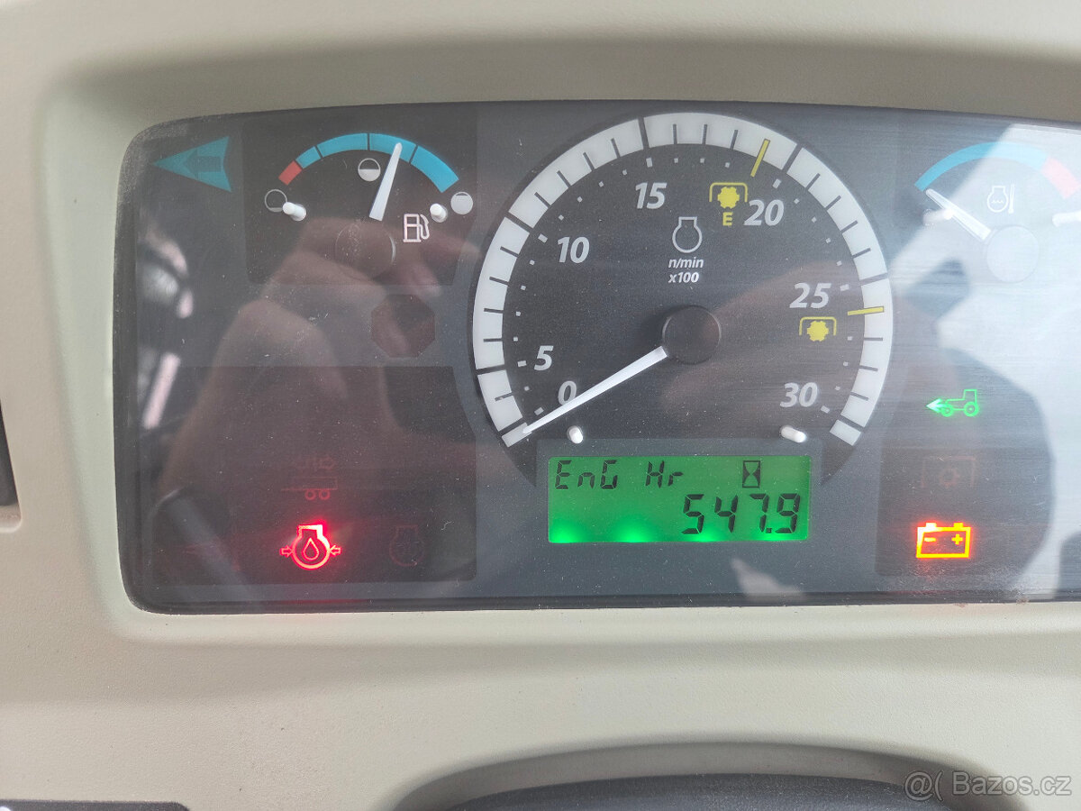 Traktor John Deere 3045R. - 9