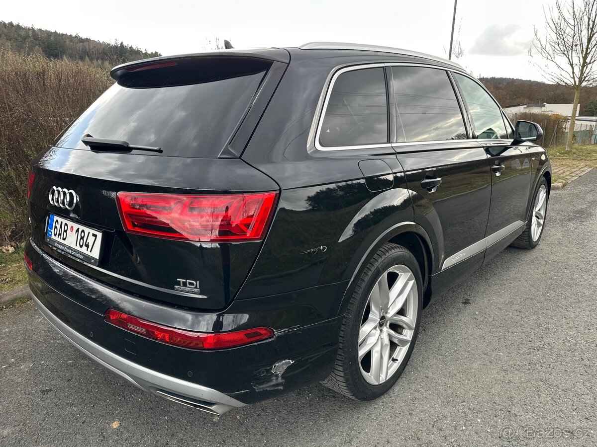 Audi Q7 S-Line - 9