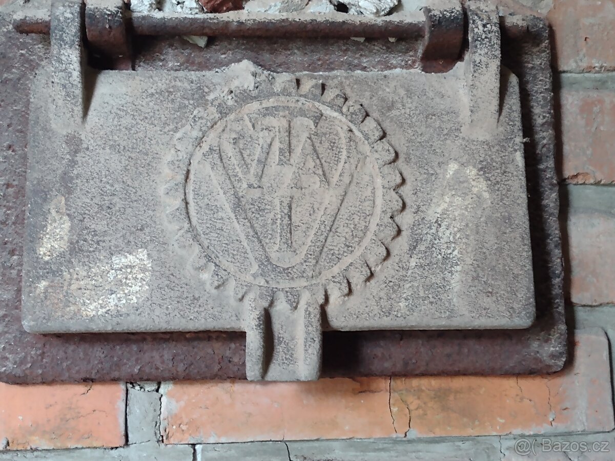 ŽELEZNÁ DVÍŘKA PECE - 9