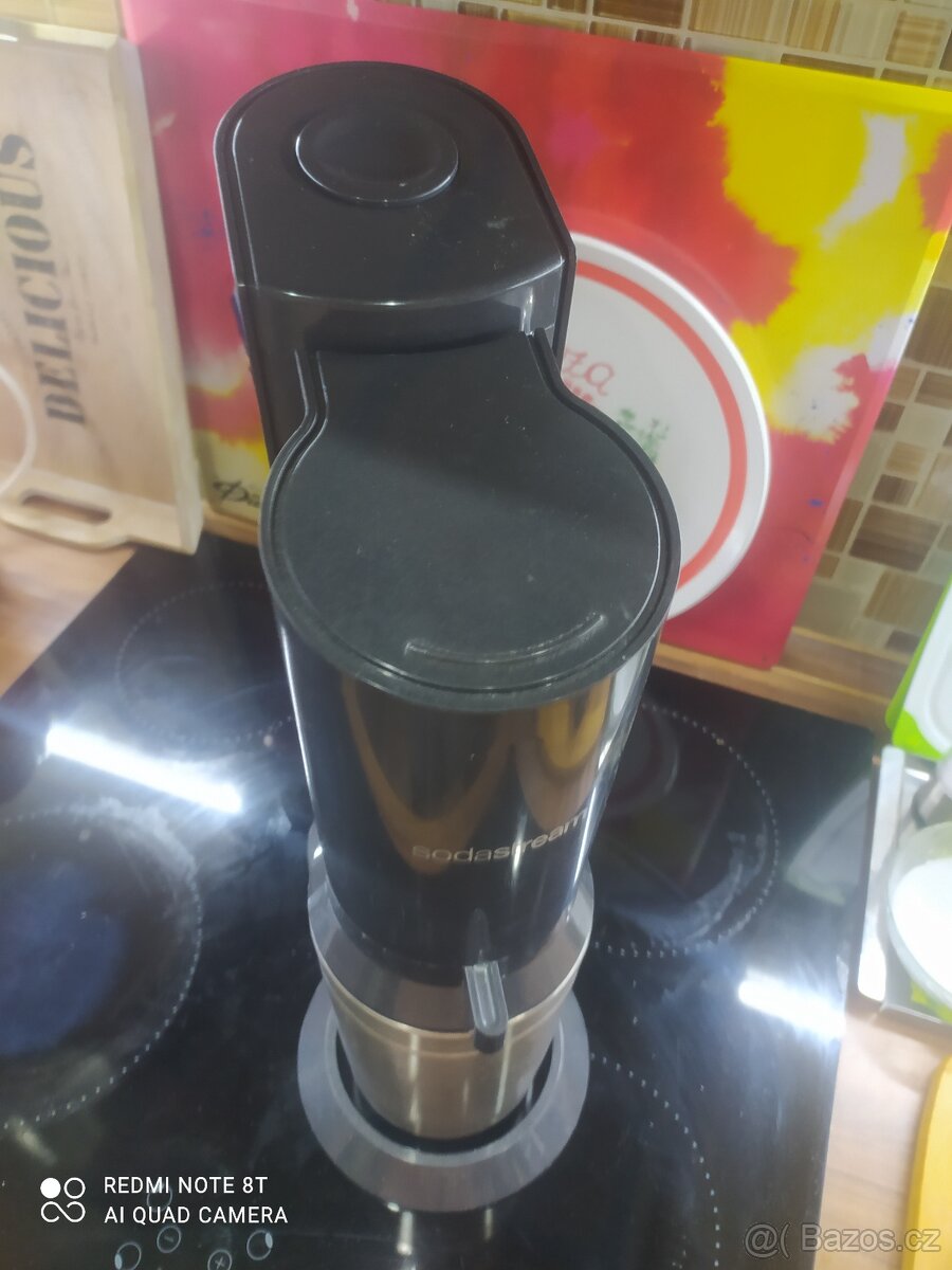 SODASTREAM CRYSTAL ČERNÝ + BOMBIČKA - BEZ SKLENĚNÉ LÁHVE - 9