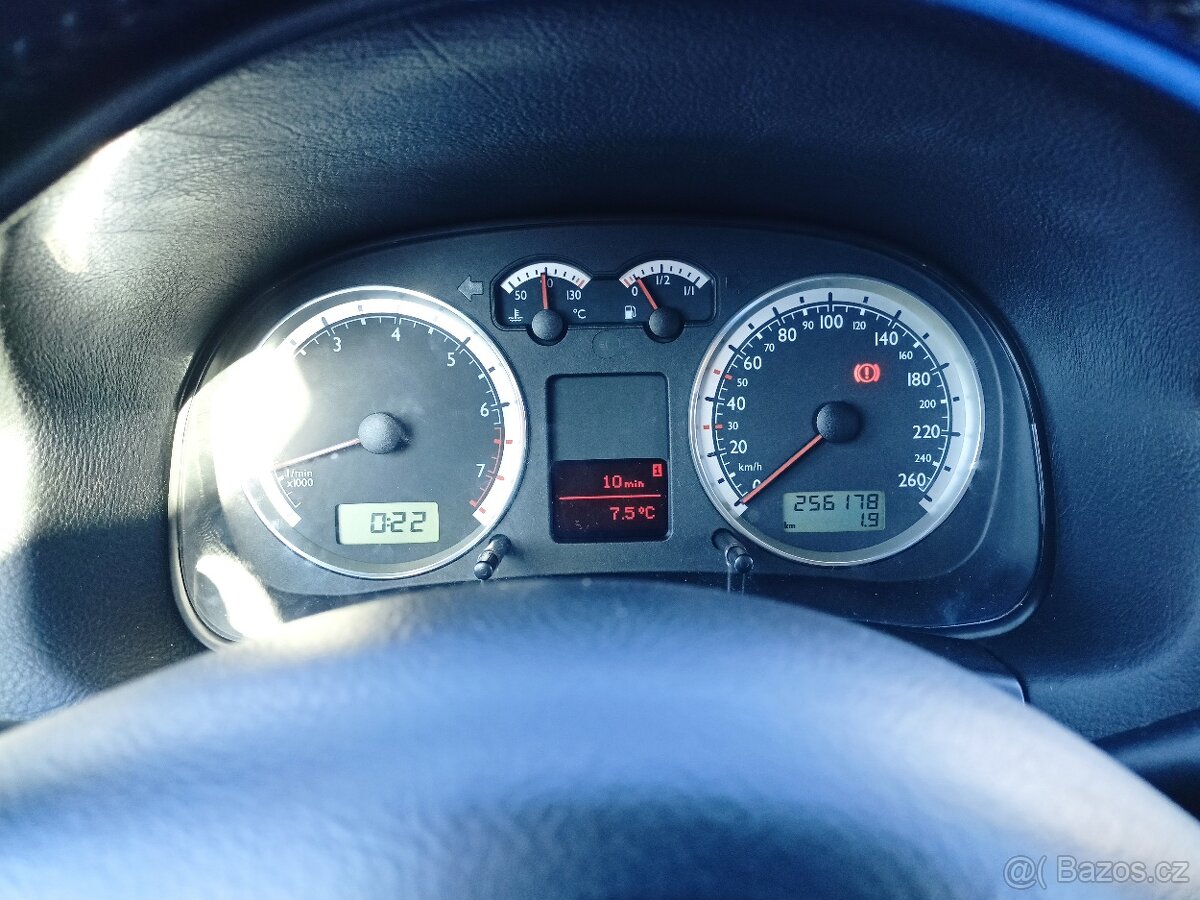 Prodám VW Golf lV 1.6 fsi - 9