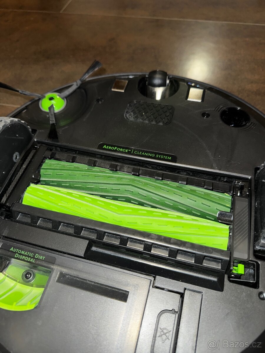 ZÁNOVNÍ robotický vysavač iRobot Roomba j7+ - 9