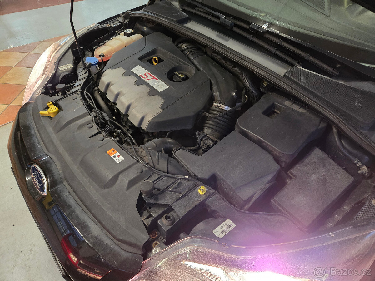 Ford Focus 2.0 EcoBoost ST, servis Ford, nová STK - 9