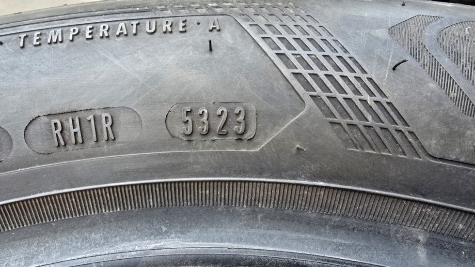 Letní pneu 225/50/17 Good Year - 9