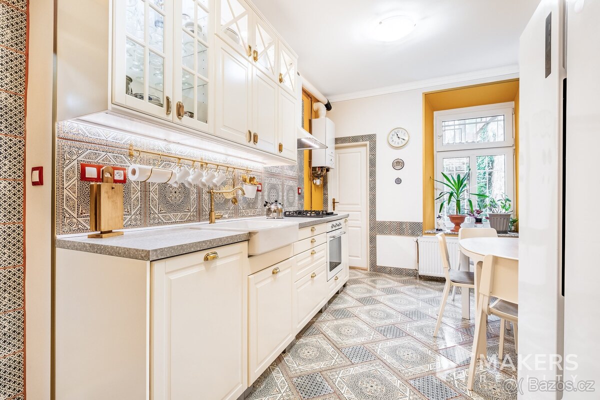 Prodej bytu 4+1, 120,5 m², historický dům, Teplice, ul. Na S - 9