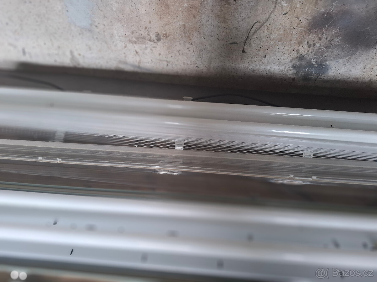 Prodám novou izolaci pod plovoucí podlahu,nové zářivky atd. - 9