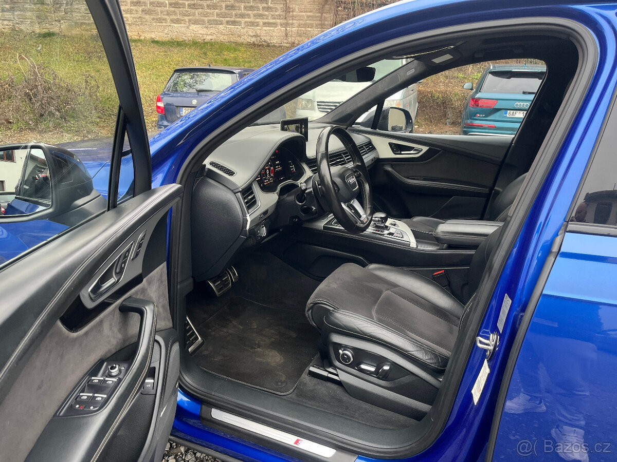 AUDI SQ7 4,0 D V8 320 Kw 7 MÍST PANORAMA - 9