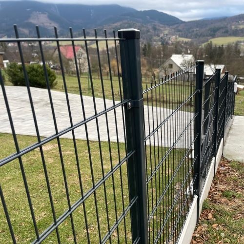 Montáž plotů,montáž 2D a 3D panelů,montáž brány a branky - 9