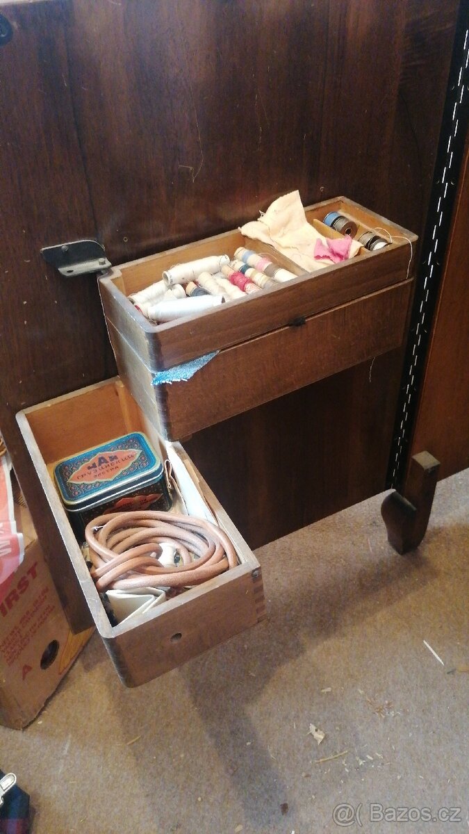 Šlapací šicí stroj Lada - 9