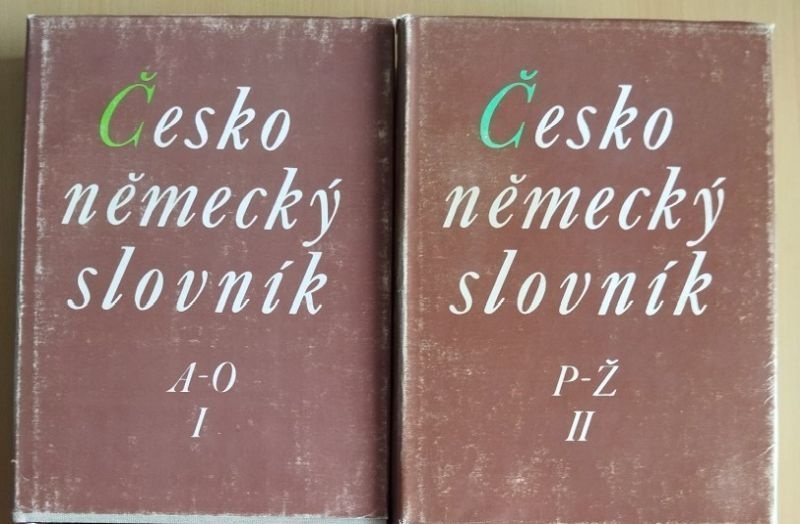 Slovníky. Angličtina, francouzština, španělština, němčina, - 9