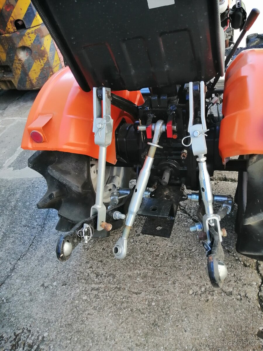 Prodám KUBOTA B 6000 - nový motor. Včetně rotavatoru. . - 9