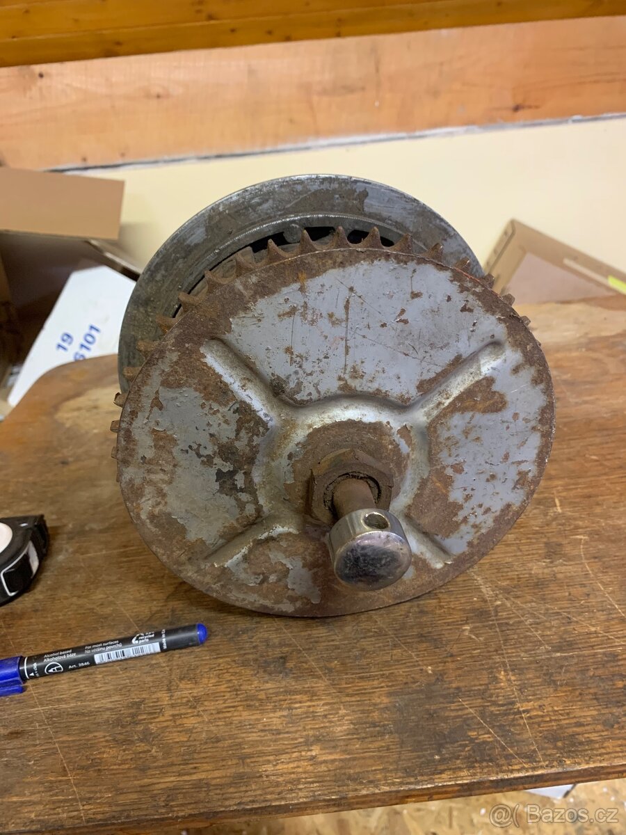 Jawa brzdový štít s paknami,rozeta,talíř rozety ašroub kola - 9