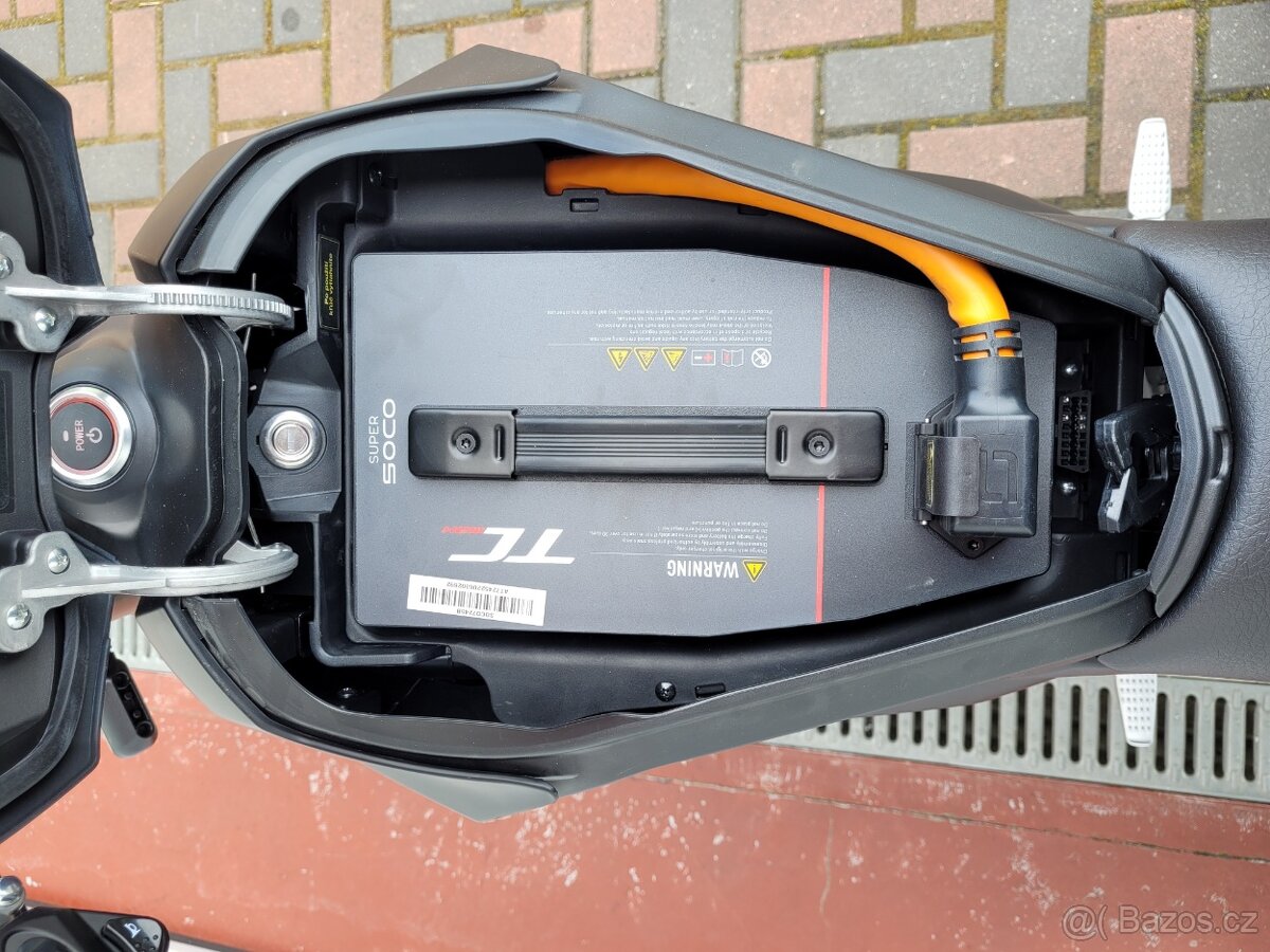 Elektrický motocykl Super Soco TC max - 110 km/h - 9
