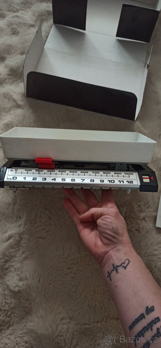 Starožitnosti -vazy a knihy, fotoaparát - 9