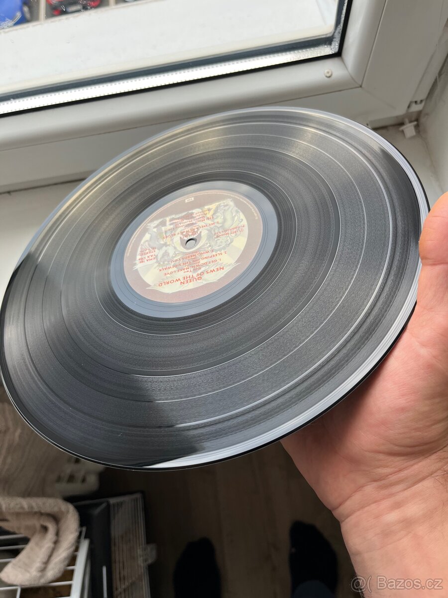 Queen – News Of The World - 9