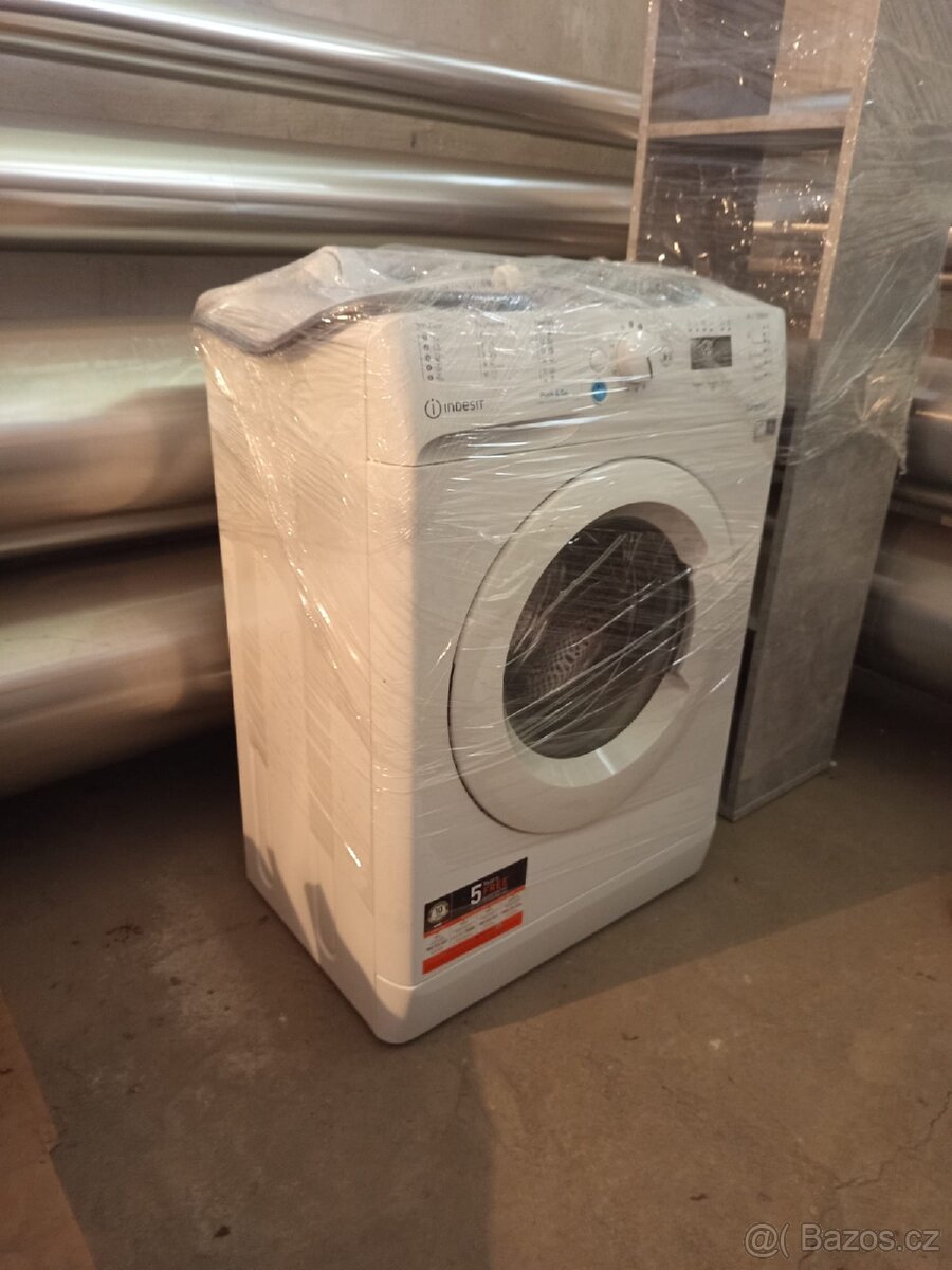 lednička, pračka, skříně - 9