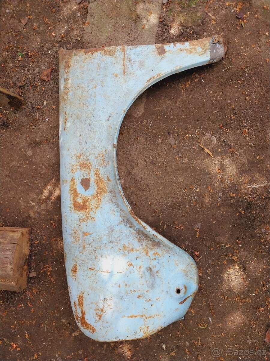 Mix 9 kusů blatníků na Škoda 100 nebo 110R - 9