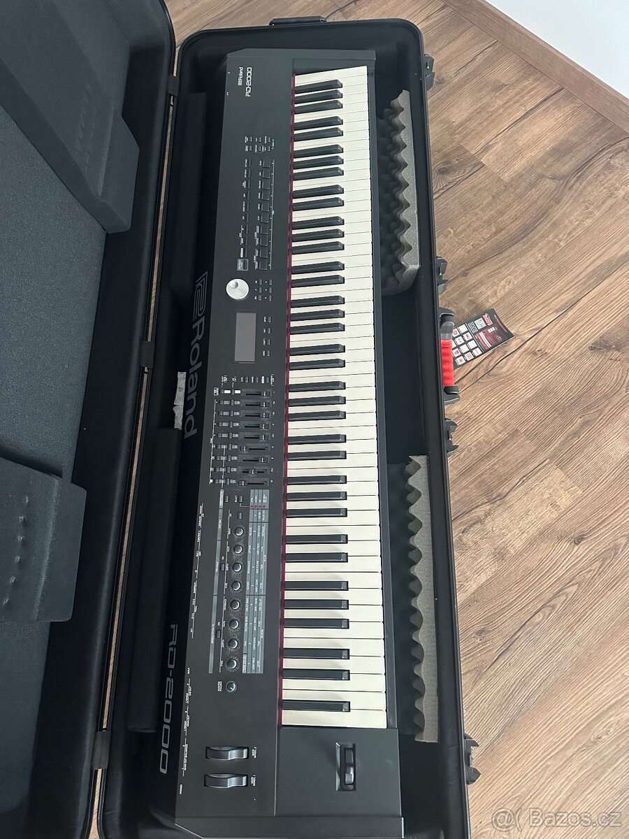 Roland piano s cestovnim kufrem - 9