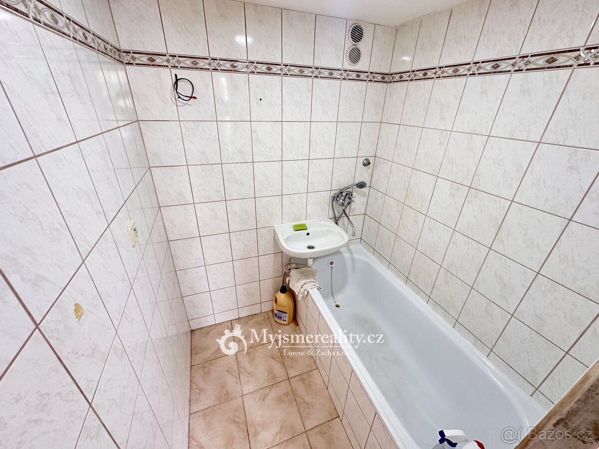 Pronájem bytu 3+1 75 m² včetně balkonu a sklepní kóje, Znojm - 9