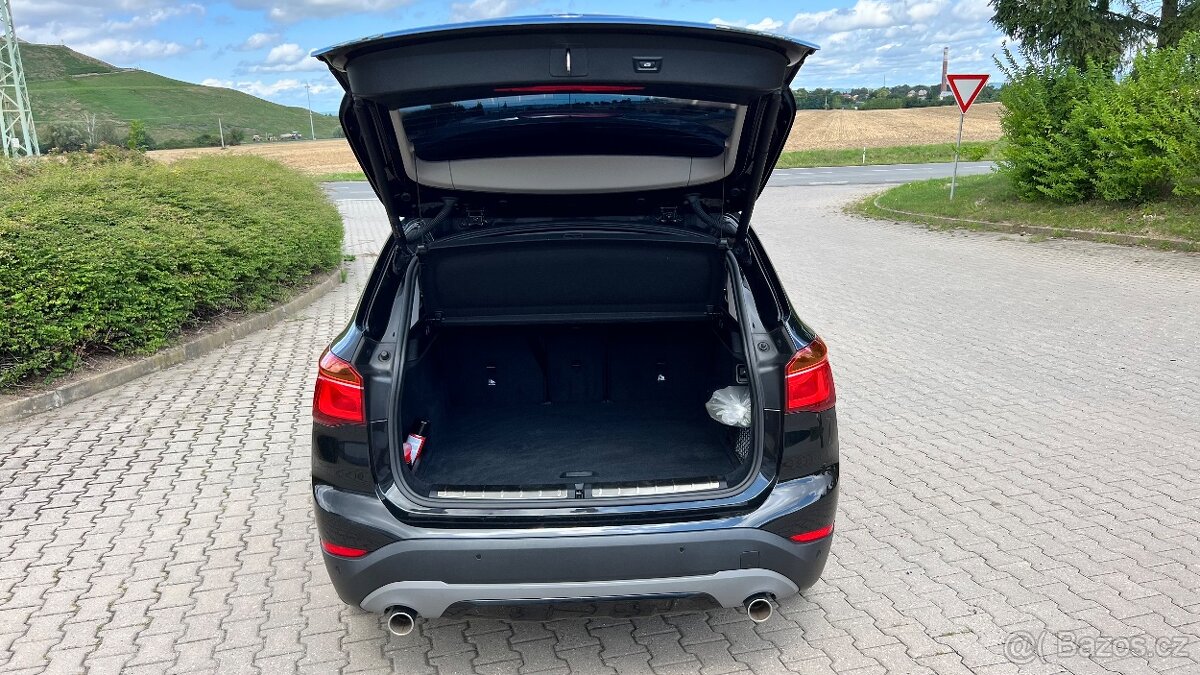 BMW X1, 2.0i sDrive, benzín, 141kw, 2019, Servis BMW - 9