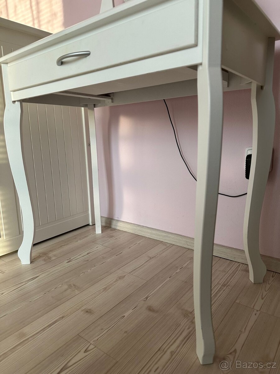 Kosmetický stolek s osvětlením - 9