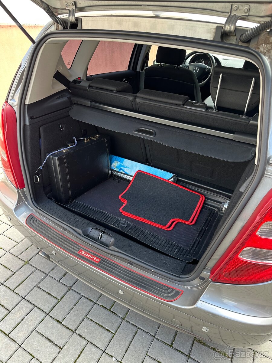 Mercedes Benz A150i - 9