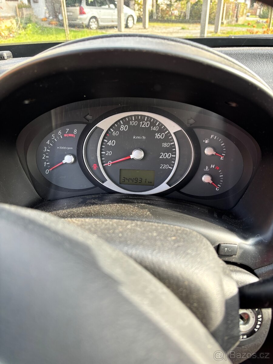 Prodám Hyundai Tucson 1,6 benzin - 9