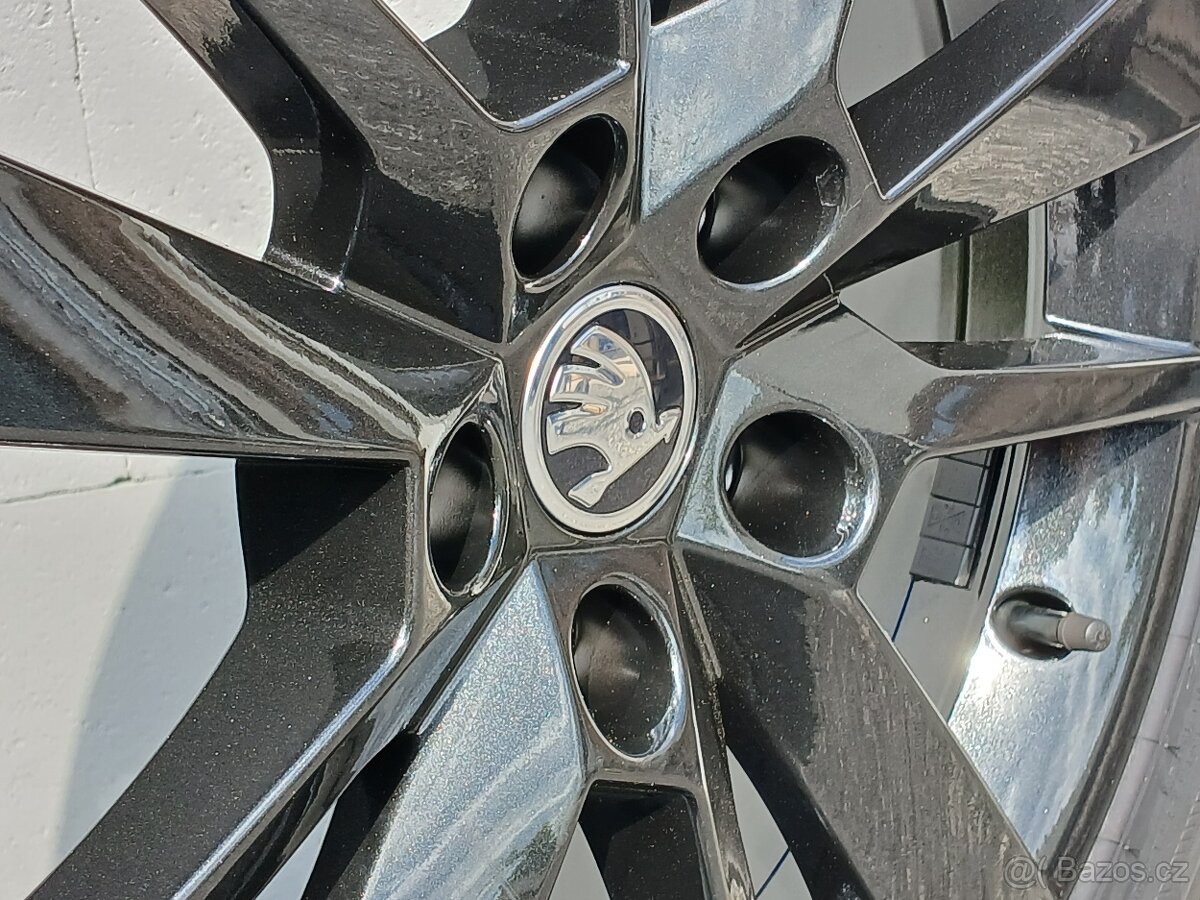 Pěkná nová letní orig alu Škoda Octavia 3 225/45/17 - 9