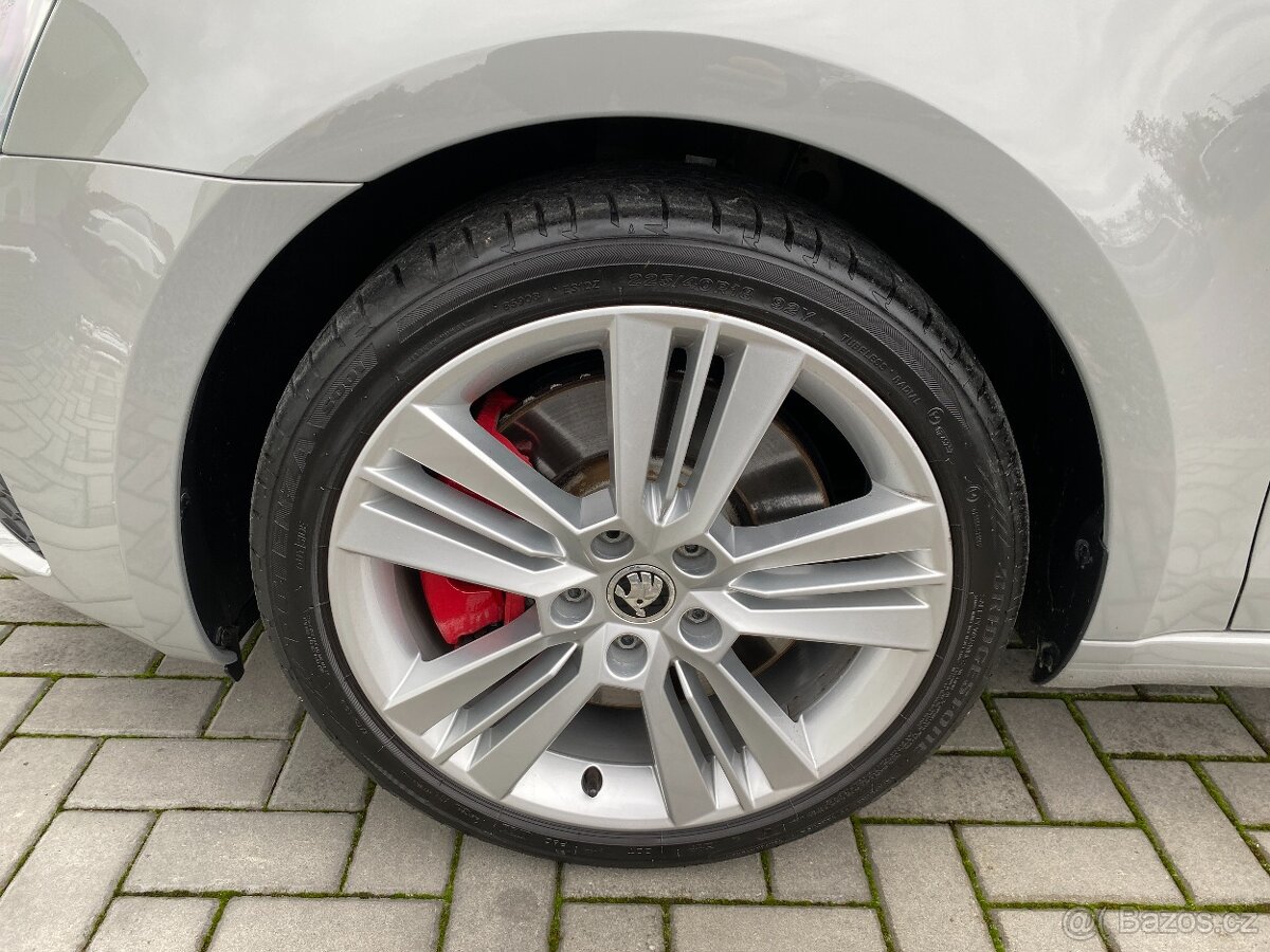 Škoda Octavia, 2.0 TSI 162kW-1xMAJ.-RS-XENON - 9