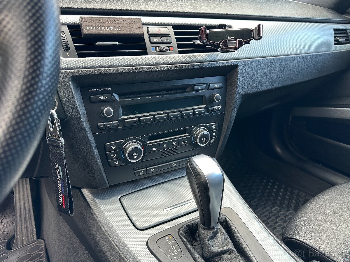 BMW 330i 200 kW, xDrive, M-paket, PANO - 9