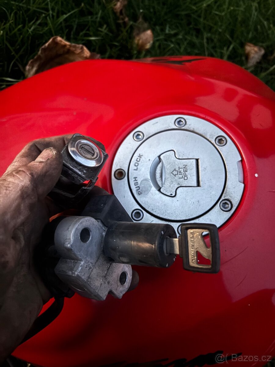 Nadrz sada zamku svody na Honda VTR 1000F Firestorm 96-00 - 9