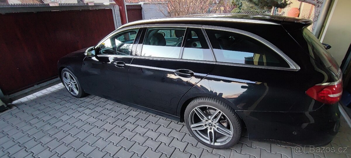 Mercedes-Benz E220d AMG paket - 9