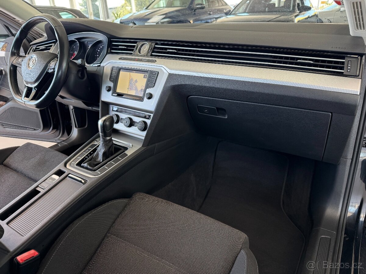 Volkswagen Passat 2.0TDI DSG 110kW Navi - 9