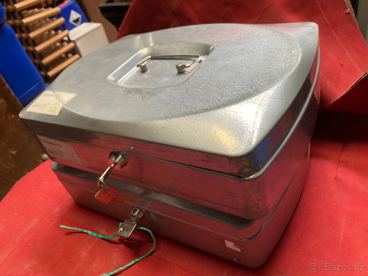 Pokladnička, trezorek, kasička, dva kusy za 500 k s poštou - 9