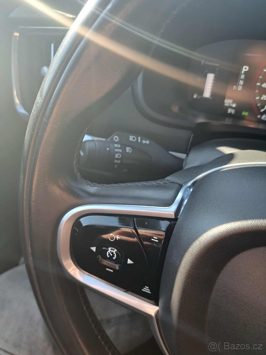 Volvo V90 D4 AWD - 9