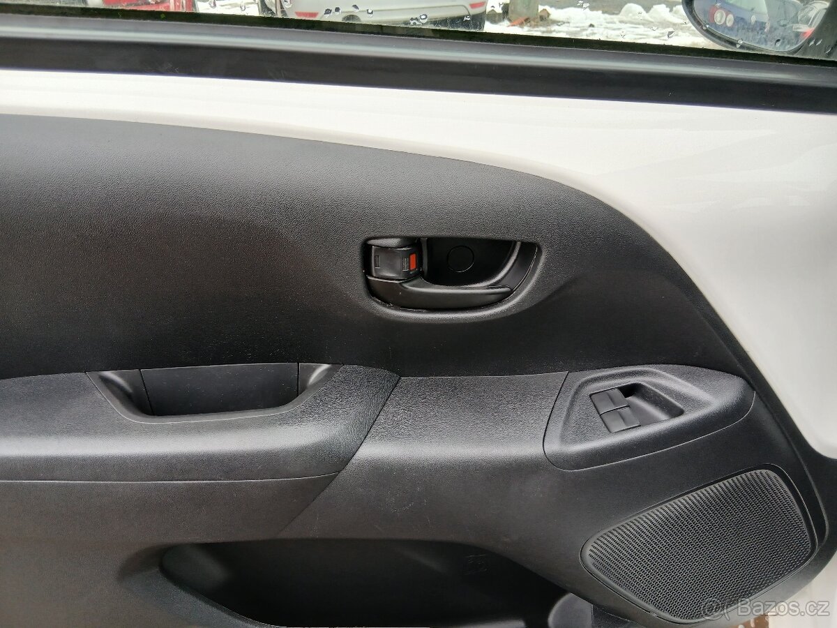 Toyota Aygo 1.0, 51 kW, klima - 9