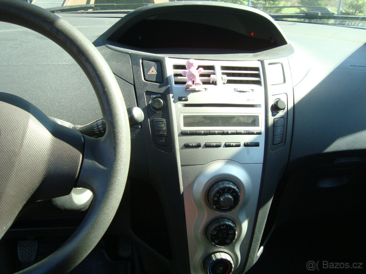 Toyota Yaris 1.0 - 9