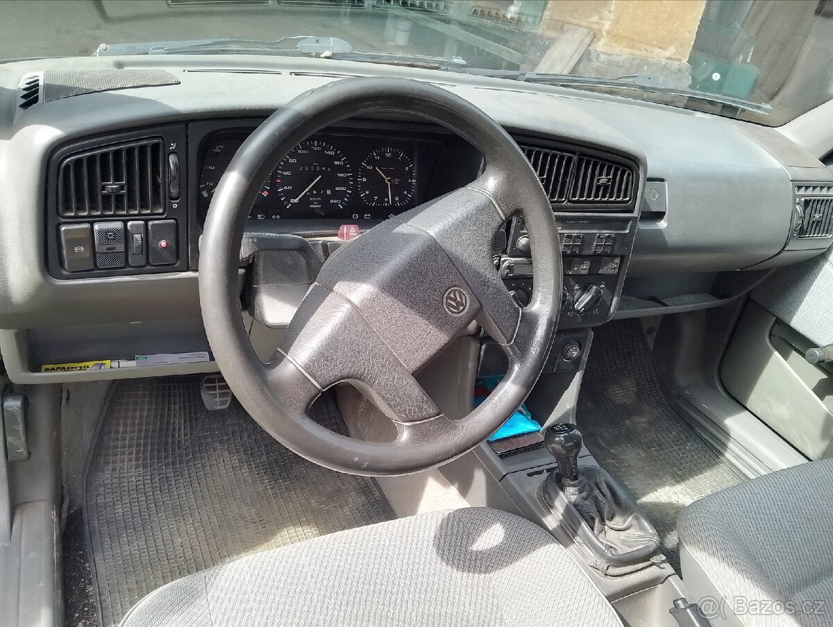 Volkswagen PASSAT B3 1.8 CL - 9