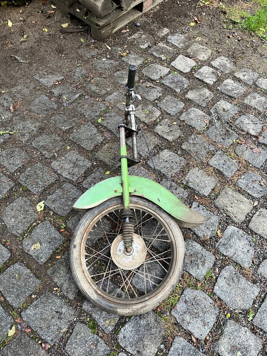 Vidlice, řídítka, kolo a blatník Jawa pionýr 555 - 9