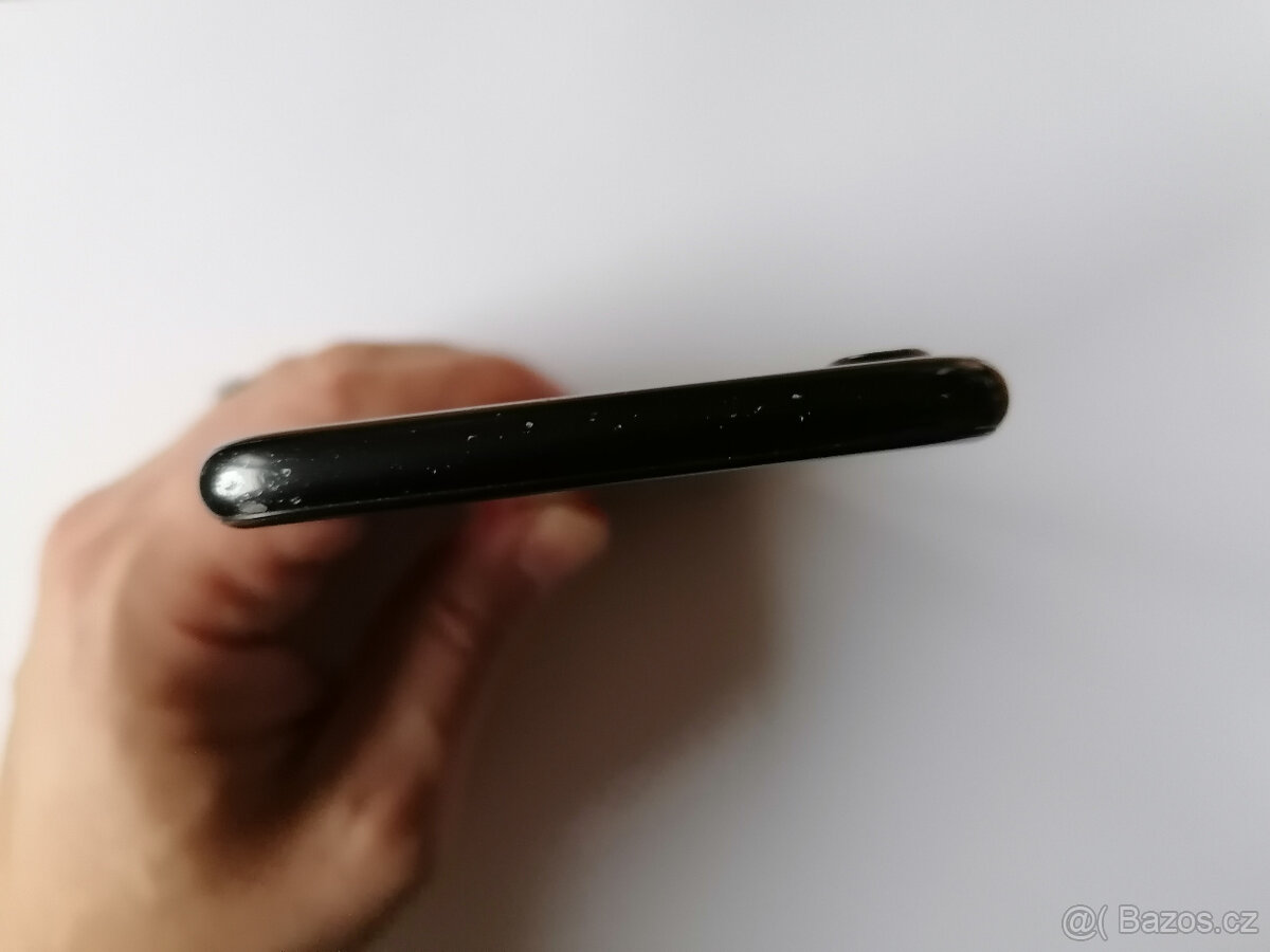 Smartphone Apple iPhone 7 128GB Black - chytrý telefon - 9