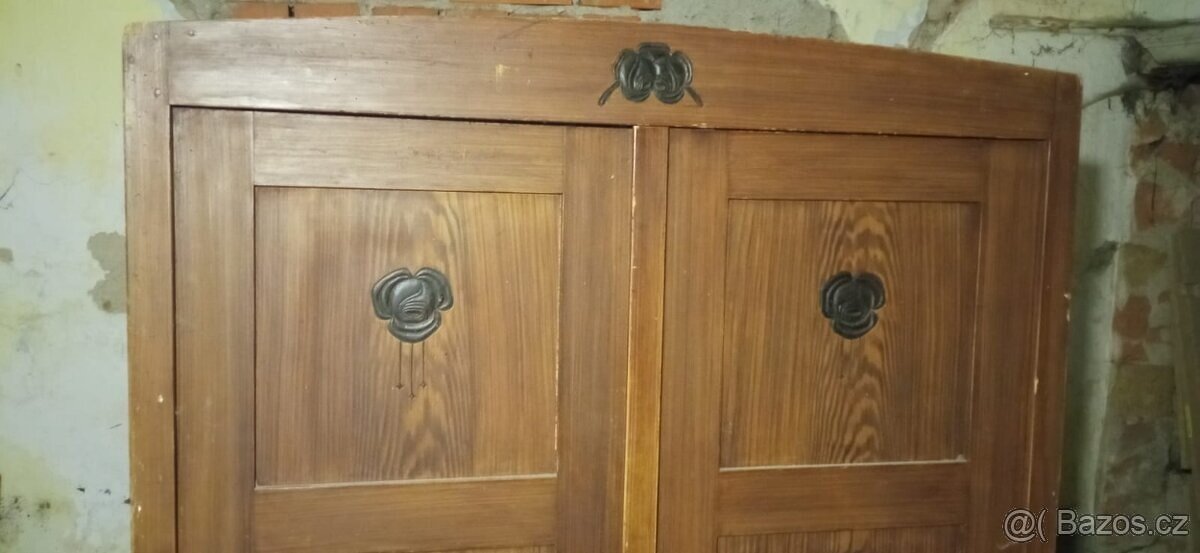 Starožitná skříň - 9