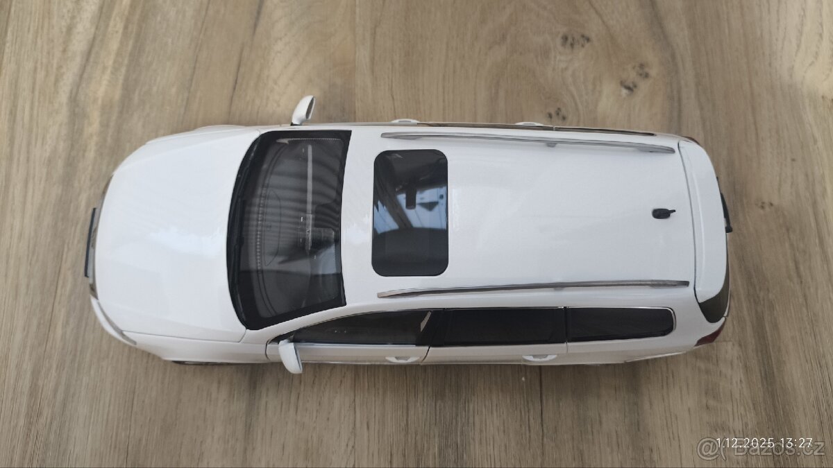 Model Volkswagen Passat Variant R36 1:18 NZG - 9