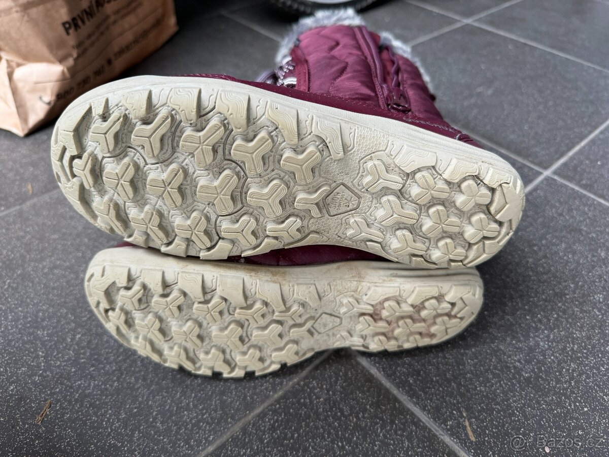 PRODÁNO,DÍVČÍ NEPROMOKAVÉ SNĚHULE QUECHUA,DECATHLON,VEL.37 - 9